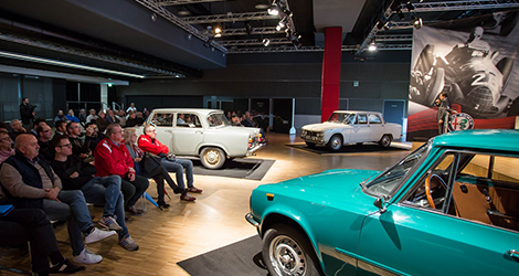 Photo of a hall with Alfa Romeo cars