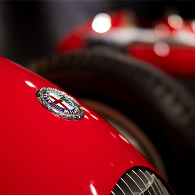 Foto di un particolare di una macchina Alfa Romeo