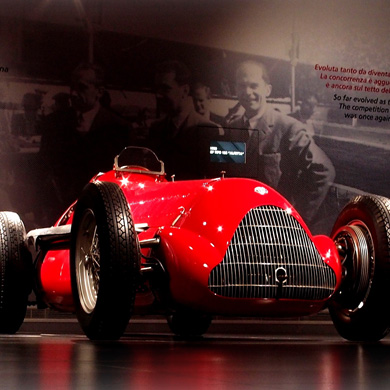 Foto di una monoposto esposta nel museo Alfa Romeo