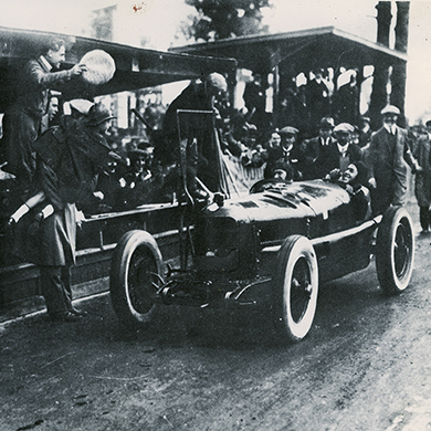 Photo of an Alfa Romeo car from the 1930s