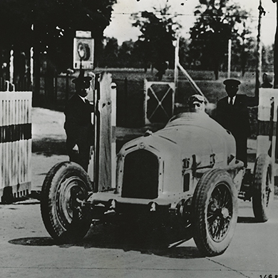 Photos of Alfa Romeo cars from the 1930s